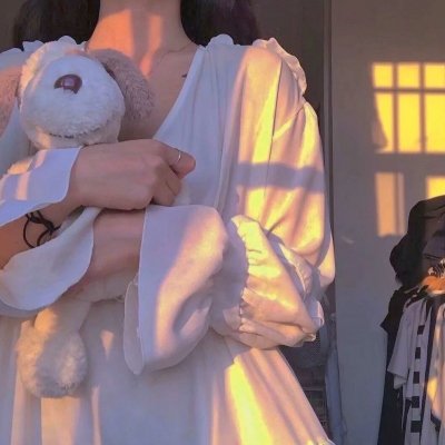 我直播扔炸弹后，女友和好兄弟慌了